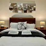 Mayfair Apartment In Century City Near Canal Walk Mall