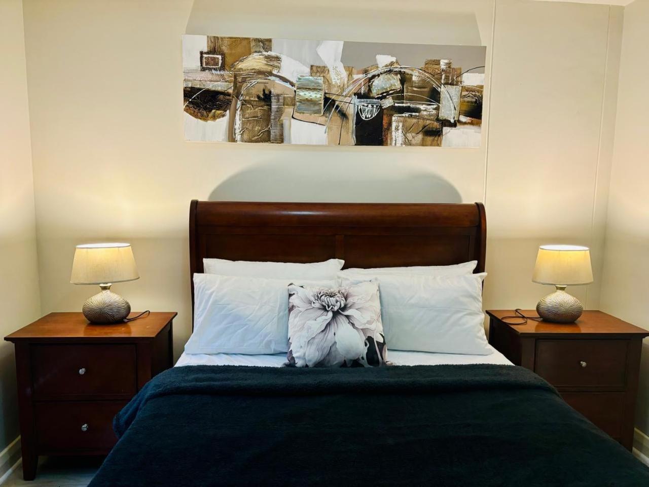 Apartment Mayfair In Century Near Canal Walk Mall