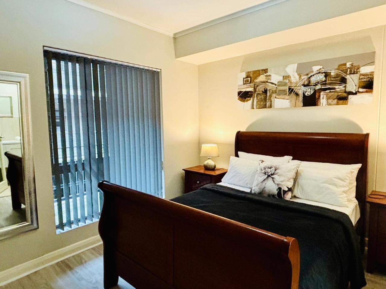 Mayfair In Century Near Canal Walk Mall Apartment Cape Town